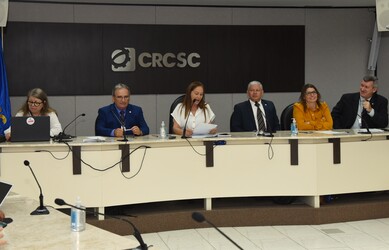 Reunião plenária do CRCSC contou com entrega de carteira de registro e deliberações das câmaras